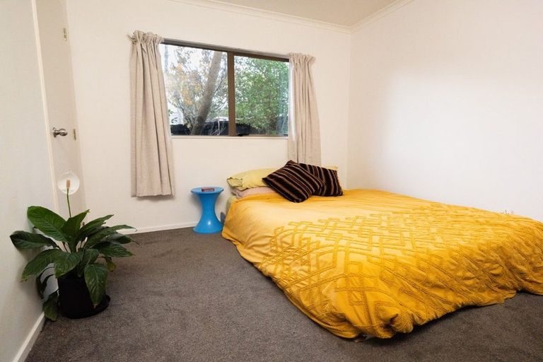 Photo of property in 25 Loughanure Place, Massey, Auckland, 0614