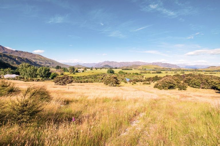 Photo of property in 16 Emerald Bluffs Lane, Glendhu Bay, Wanaka, 9382