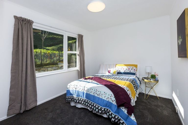 Photo of property in 39 Vista Crescent, Maoribank, Upper Hutt, 5018
