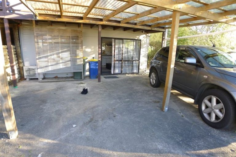 Photo of property in 2/23 Flaunty Place, West Harbour, Auckland, 0618