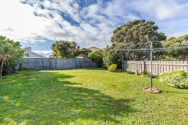 Photo of property in 17 Lonsdale Crescent, Rongotai, Wellington, 6022