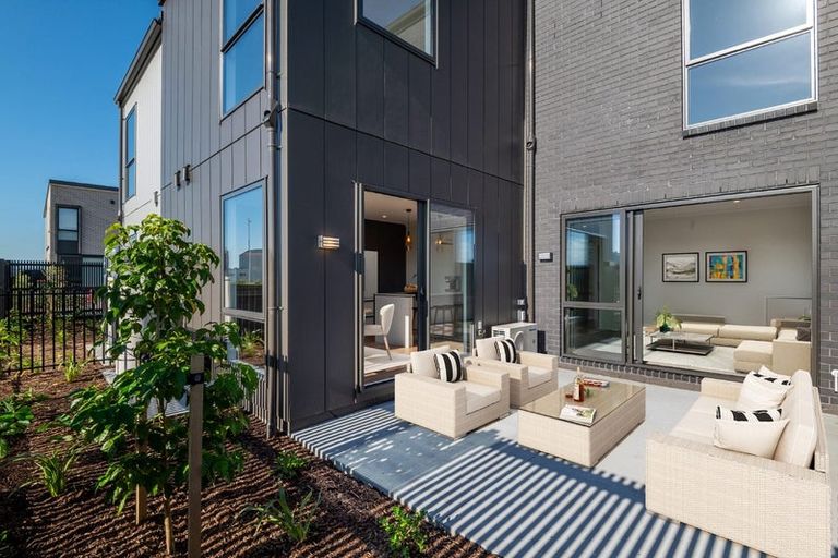 Photo of property in 14 Rauawa Lane, Hobsonville, 0616