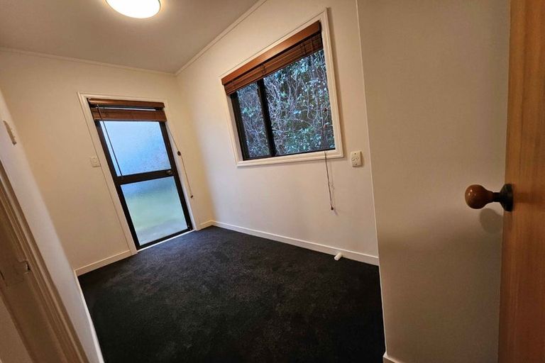 Photo of property in 2/5 Seacliffe Avenue, Belmont, Auckland, 0622