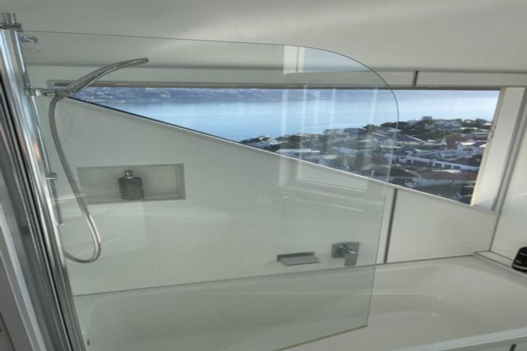 Photo of property in 17 Palliser Road, Roseneath, Wellington, 6011