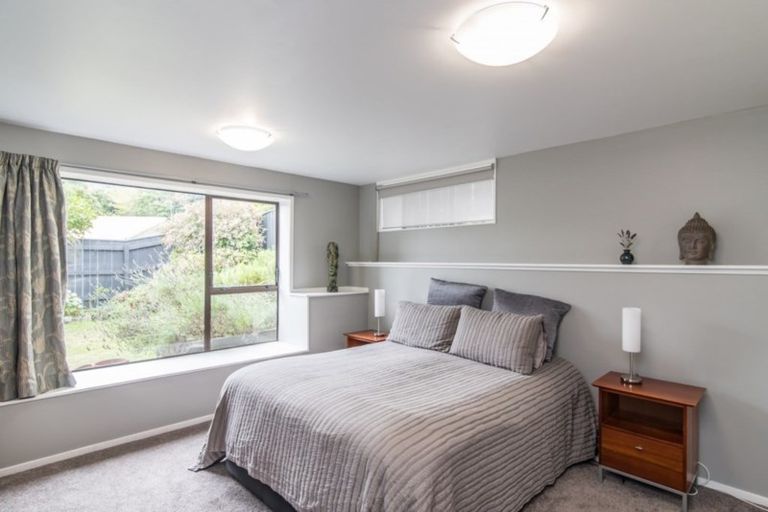 Photo of property in 91 Victory Crescent, Tawa, Wellington, 5028