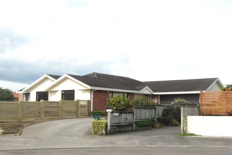 Photo of property in 14 Boulevard Drive, Merrilands, New Plymouth, 4312
