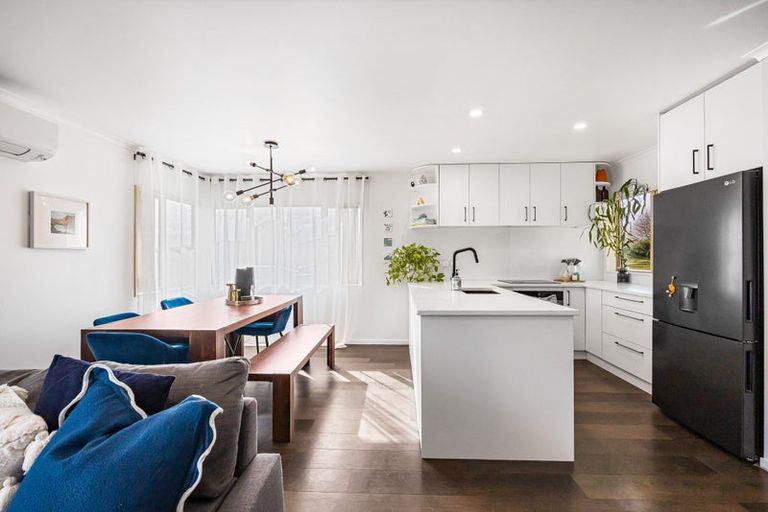 Photo of property in 4 Anna Lane, Glen Eden, Auckland, 0602