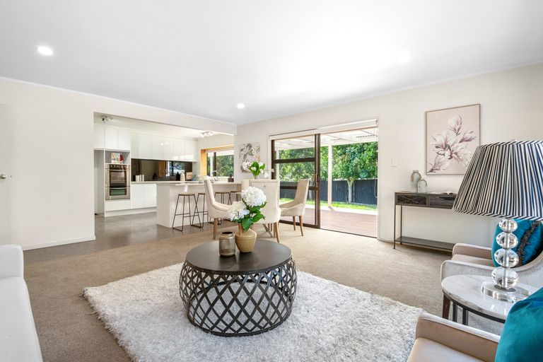 Photo of property in 16 Redlands Grove, Swanson, Auckland, 0612