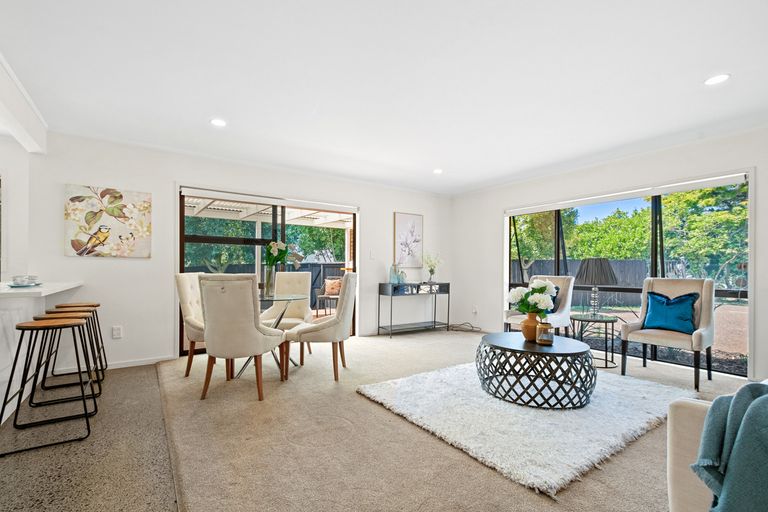 Photo of property in 16 Redlands Grove, Swanson, Auckland, 0612