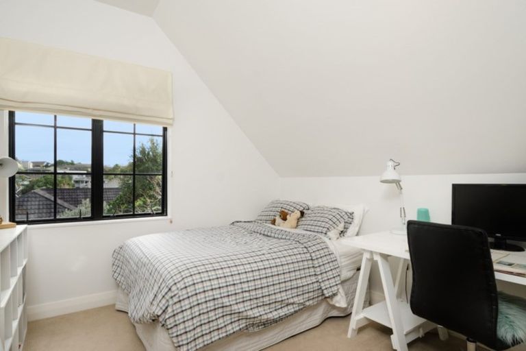 Photo of property in 9 Kahala Place, West Harbour, Auckland, 0618