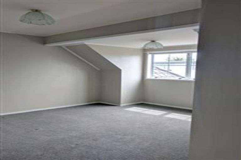 Photo of property in 1/52 Milford Road, Milford, Auckland, 0620