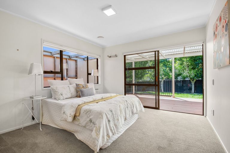 Photo of property in 16 Redlands Grove, Swanson, Auckland, 0612