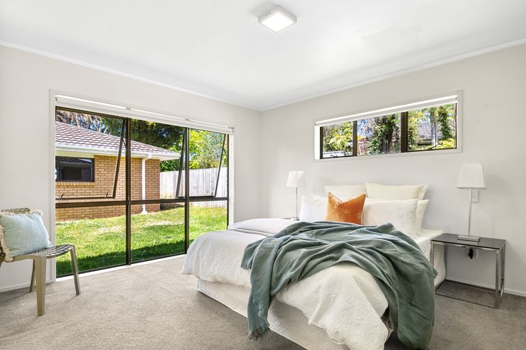 Photo of property in 16 Redlands Grove, Swanson, Auckland, 0612