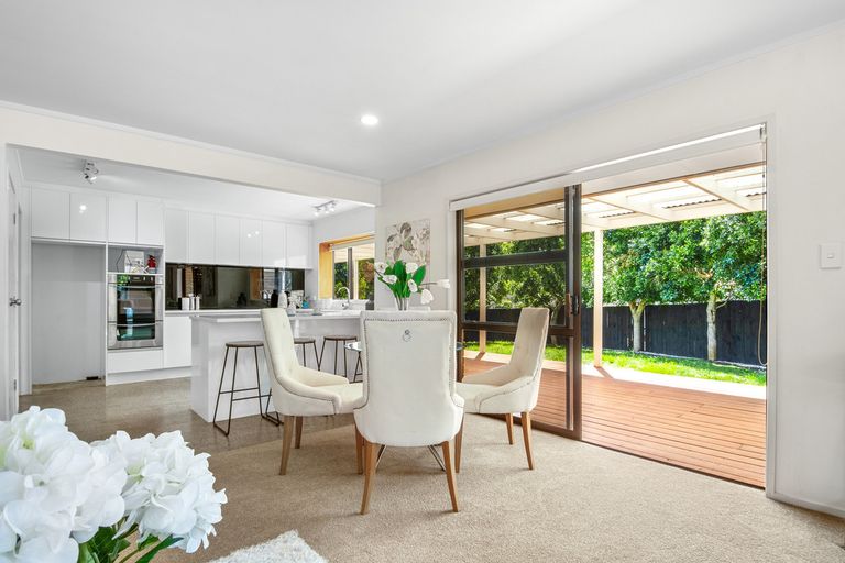 Photo of property in 16 Redlands Grove, Swanson, Auckland, 0612