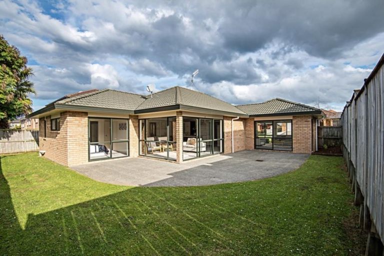 Photo of property in 36 Lilybank Crescent, East Tamaki, Auckland, 2013