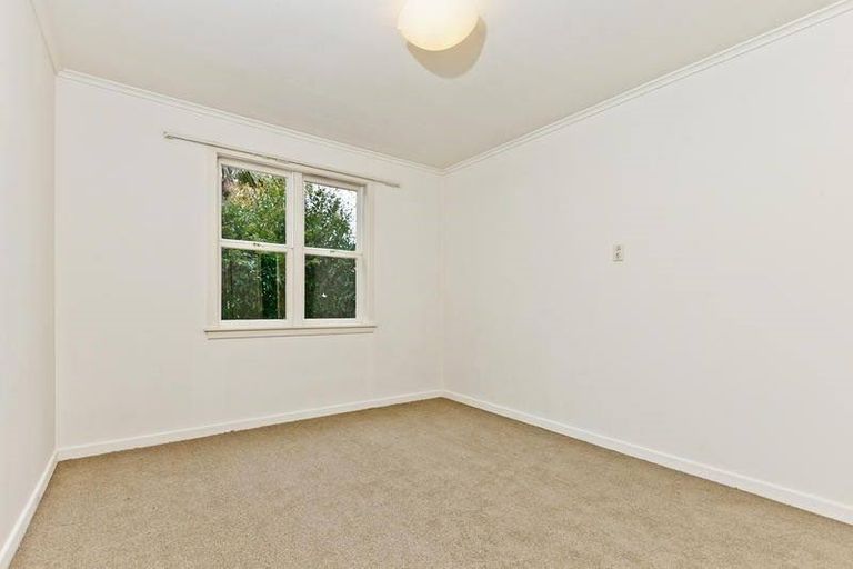Photo of property in 1/156 Forrest Road, Forrest Hill, Auckland, 0620