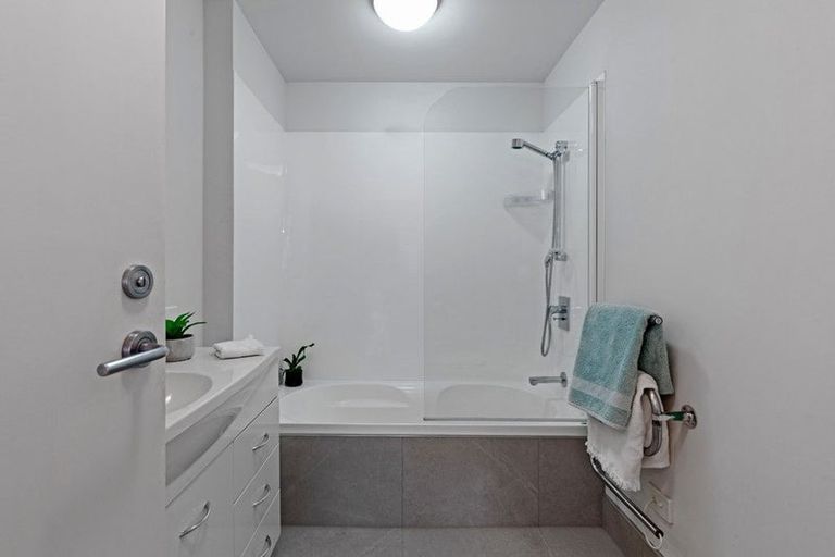 Photo of property in Bay Palms Apartments, 3/30a Bute Road, Browns Bay, Auckland, 0630