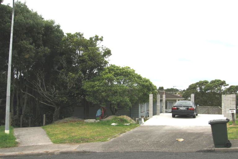 Photo of property in 23 Erica Road, Sunnynook, Auckland, 0620