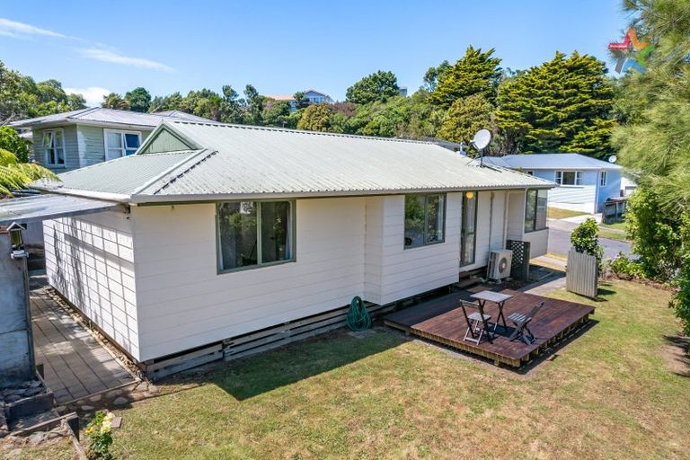 Photo of property in 13 Barberry Grove, Maungaraki, Lower Hutt, 5010