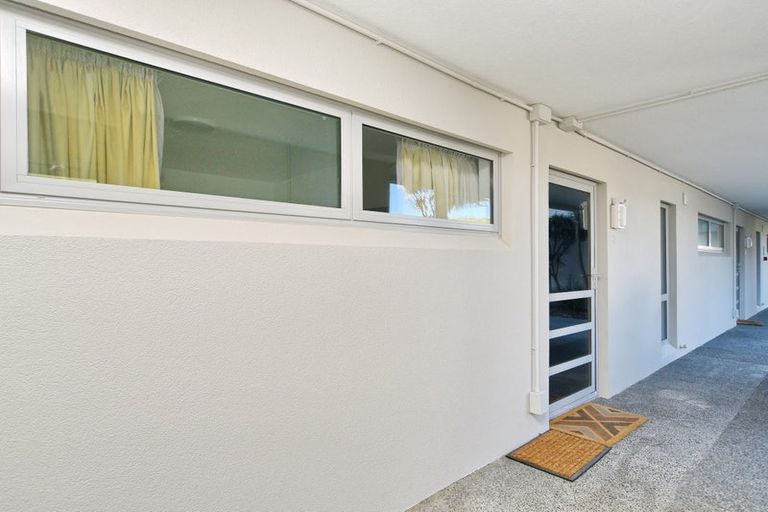 Photo of property in 2/272 Marine Parade, New Brighton, Christchurch, 8061