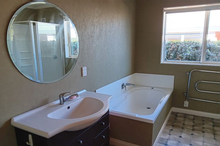 Photo of property in 187 The Parade, Island Bay, Wellington, 6023