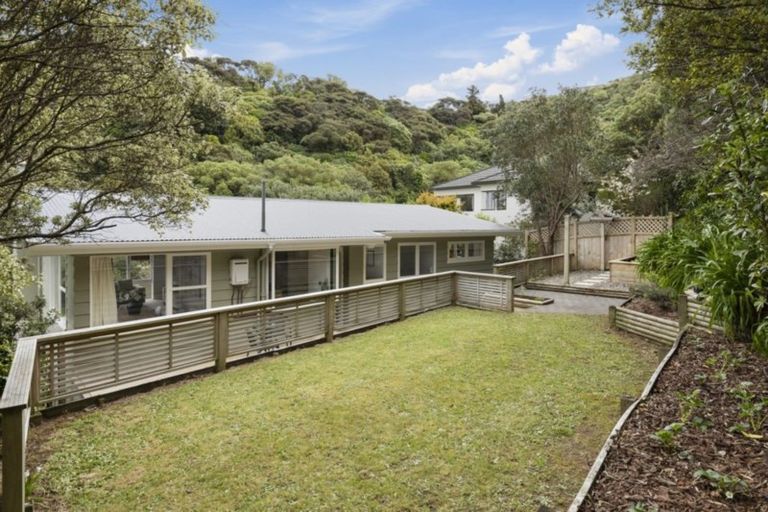 Photo of property in 70 Dowse Drive, Maungaraki, Lower Hutt, 5010