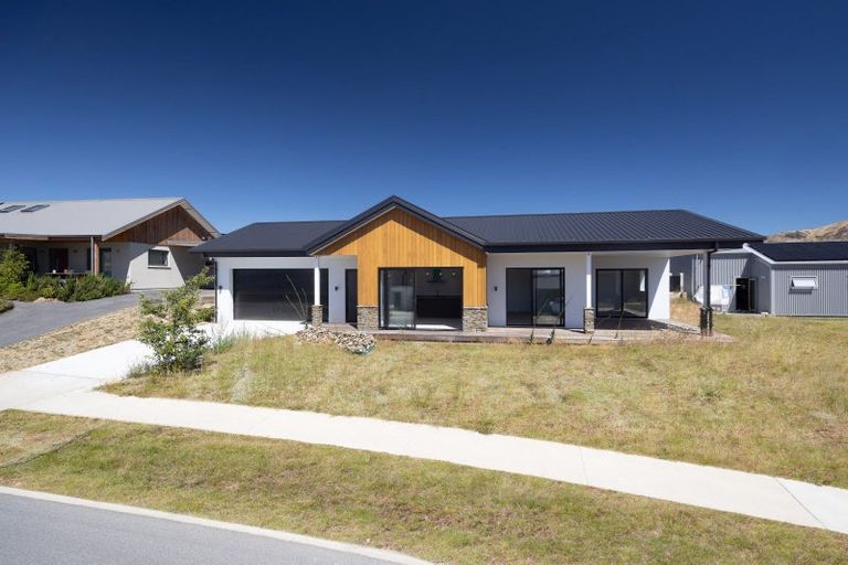Photo of property in 27 The Heights Avenue, Wanaka, 9305