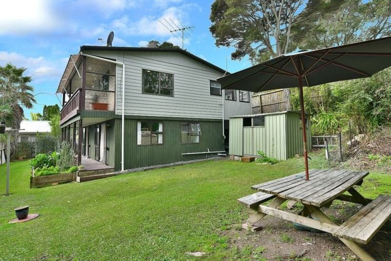 Photo of property in 25 Waiora Road, Stanmore Bay, Whangaparaoa, 0932