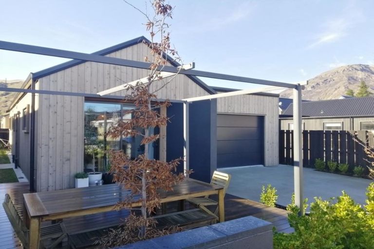 Photo of property in 3 Bellamore Street, Lake Hayes, Queenstown, 9304