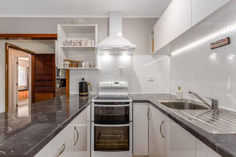 Photo of property in 43 Moores Valley Road, Wainuiomata, Lower Hutt, 5014