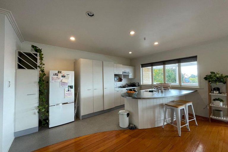 Photo of property in 2/100 West End Road, Westmere, Auckland, 1022