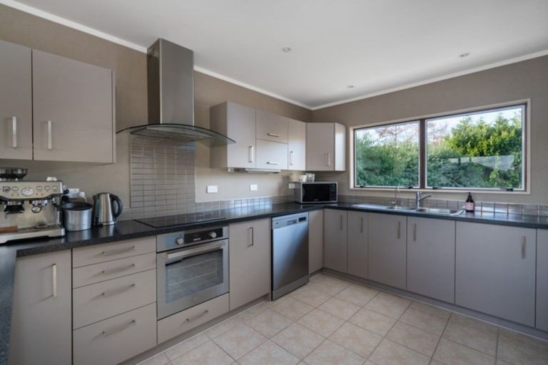 Photo of property in 14 Gibbs Place, Kinloch, Taupo, 3377