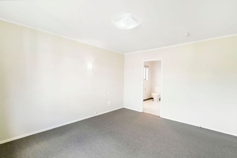 Photo of property in 19 Matuhi Rise, Henderson, Auckland, 0612