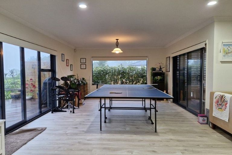 Photo of property in 11 Royal Heights, Glen Avon, New Plymouth, 4312