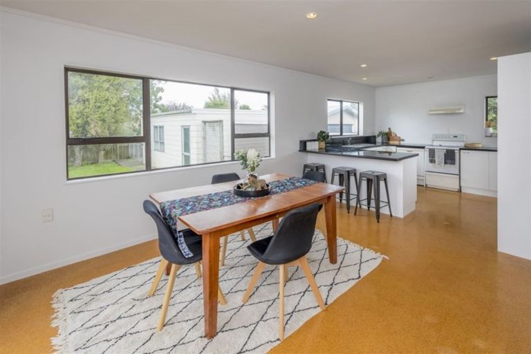 Photo of property in 6 Highbury Drive, Levin, 5510