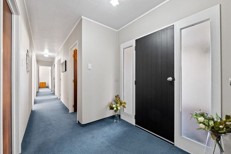 Photo of property in 15 Quin Crescent, Hawera, 4610