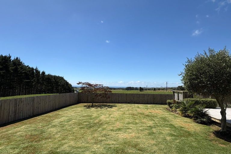 Photo of property in 1606 South Road, Tataraimaka, New Plymouth, 4374