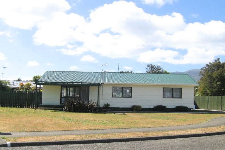 Photo of property in 11 Laredo Grove, Totara Park, Upper Hutt, 5018