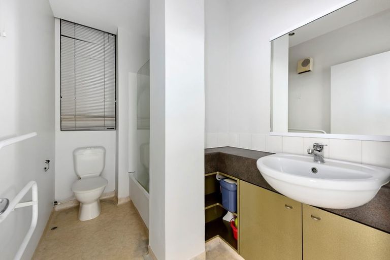 Photo of property in Hume House, 13/152 The Terrace, Wellington Central, Wellington, 6011