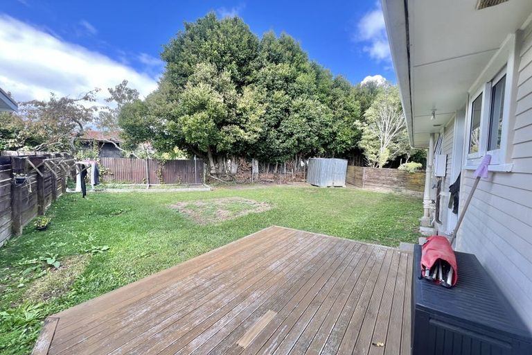 Photo of property in 2/7 Vera Road, Te Atatu South, Auckland, 0610