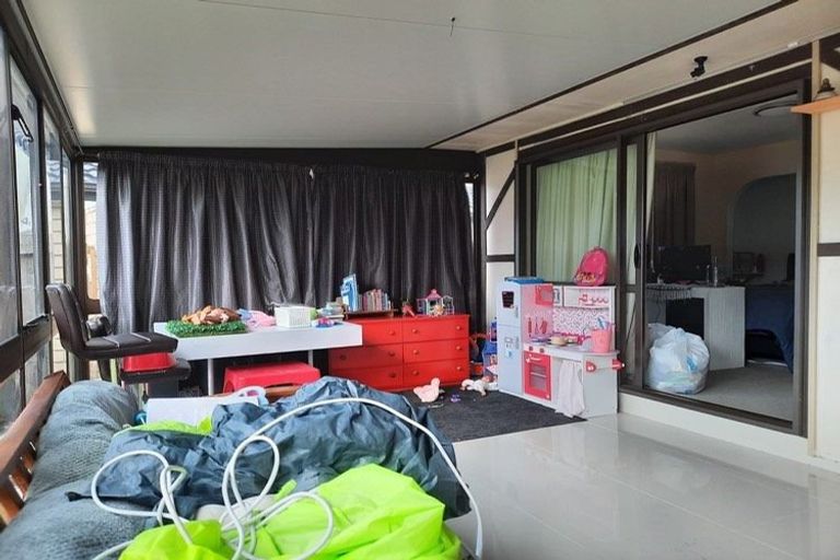 Photo of property in 16 Mirrabooka Avenue, Botany Downs, Auckland, 2010