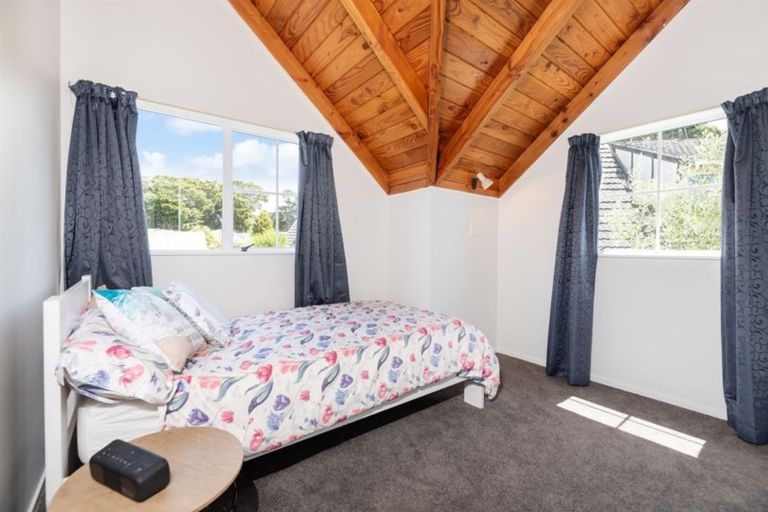 Photo of property in 1/12 Cobblestone Lane, Hillcrest, Auckland, 0627