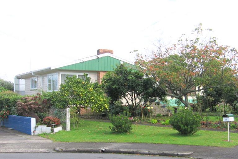 Photo of property in 16 Hollinbrigg Place, Manurewa, Auckland, 2102