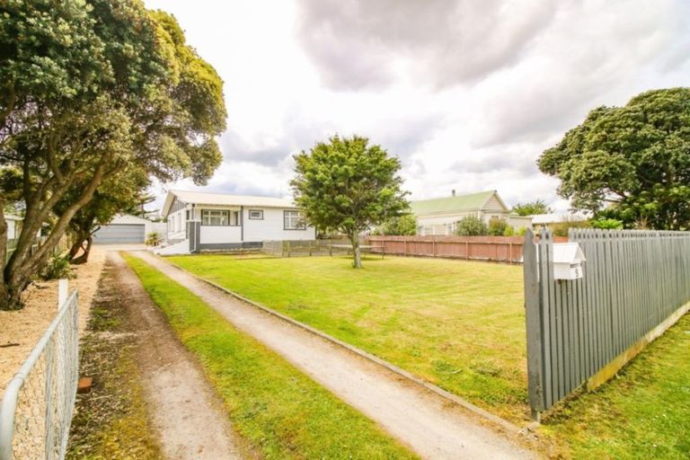 Photo of property in 9 Tongariro Street, Castlecliff, Whanganui, 4501