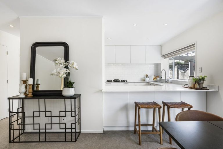 Photo of property in 16 Whitford Road, Howick, Auckland, 2014