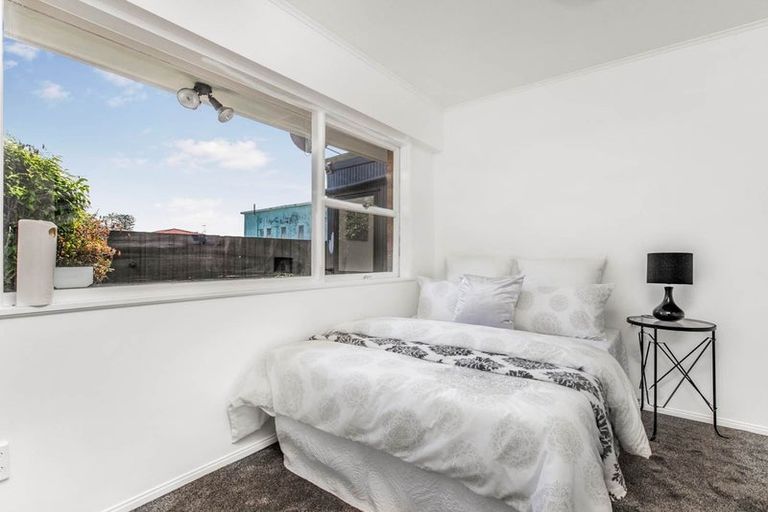 Photo of property in 2/5 Elizabeth Avenue, Papatoetoe, Auckland, 2025