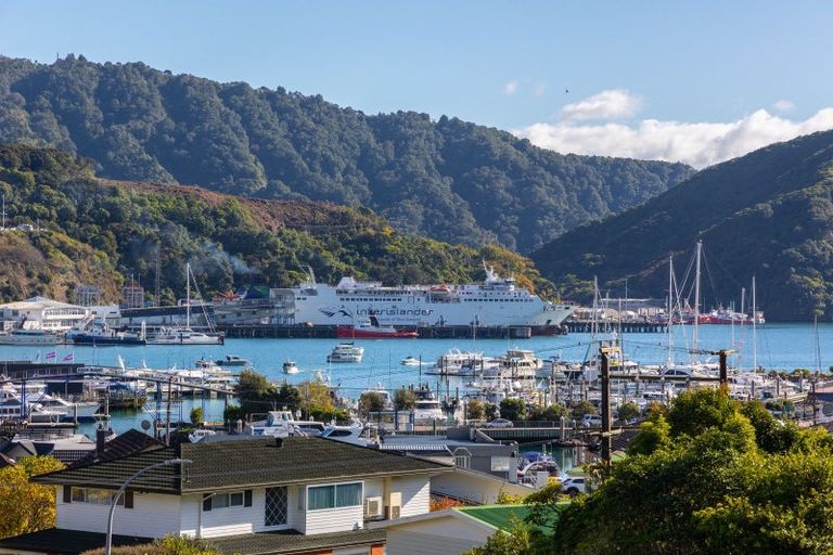 Photo of property in 14 Seaview Crescent, Picton, 7220