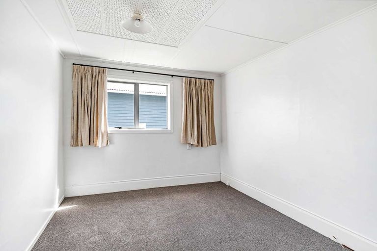 Photo of property in 21 Edgeware Road, Palmerston North, 4410