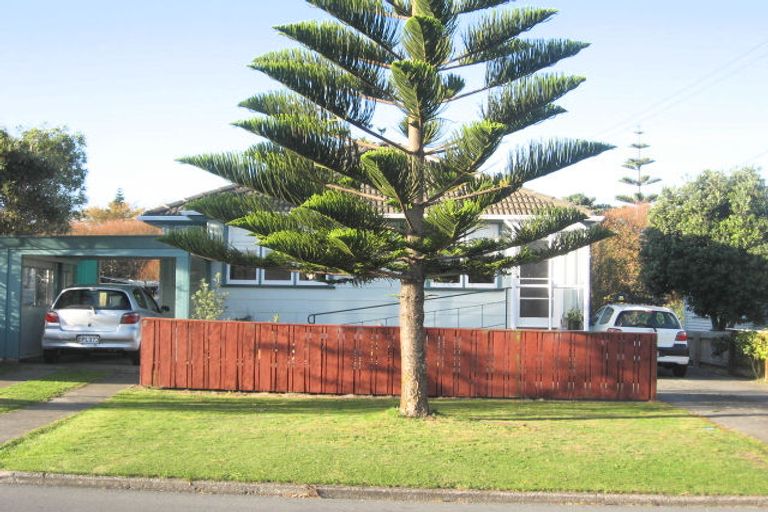 Photo of property in 5 Kapiti Crescent, Titahi Bay, Porirua, 5022