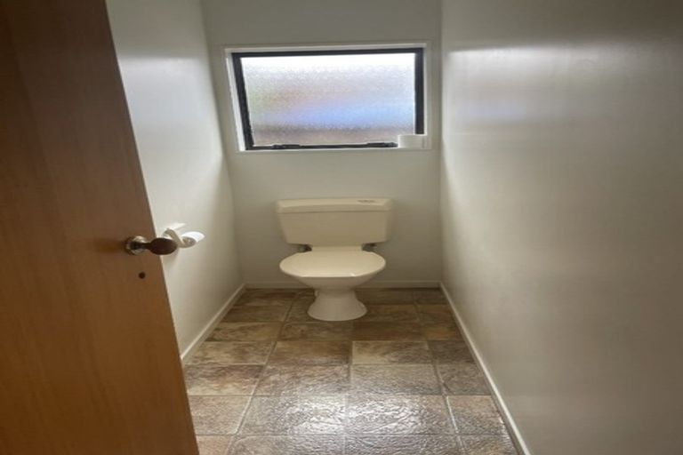 Photo of property in 1/9 Bass Street, West Harbour, Auckland, 0618